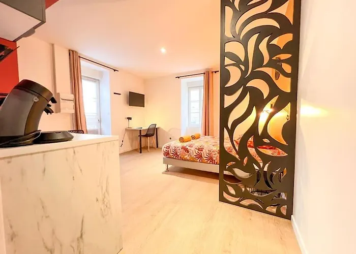 La Feuilleraie N1-standingappart-wifi-proche شقة