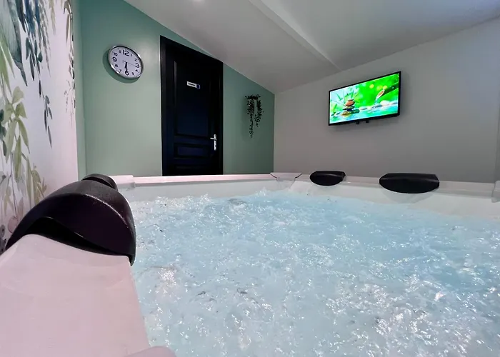 La Feuilleraie N1-standingappart-wifi-proche شقة *